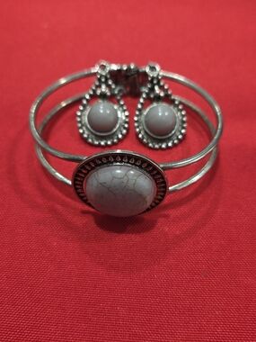 Silver-Tone Gray Stone Cuff Bracelet and Drop Earrings Set